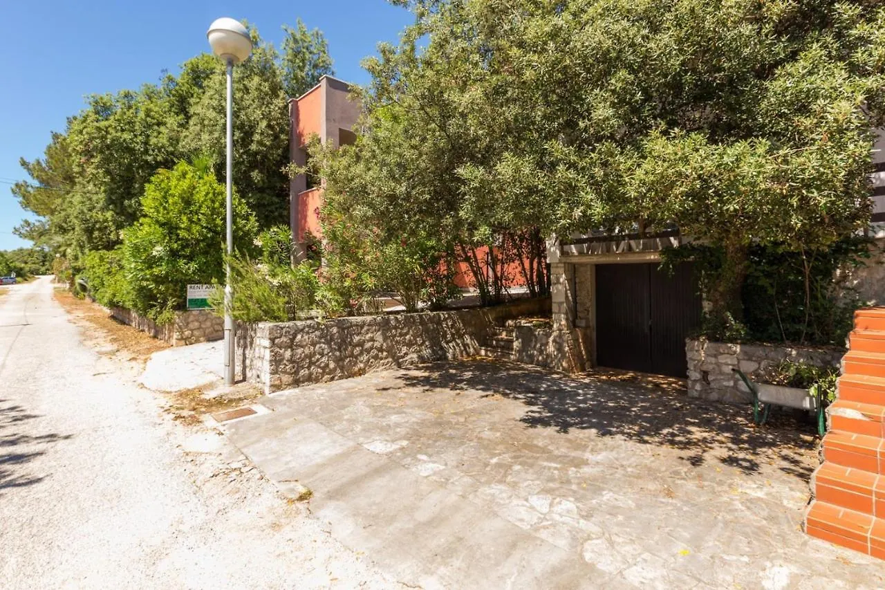 מאלי לוסיניי Apartments Nives, Artatore