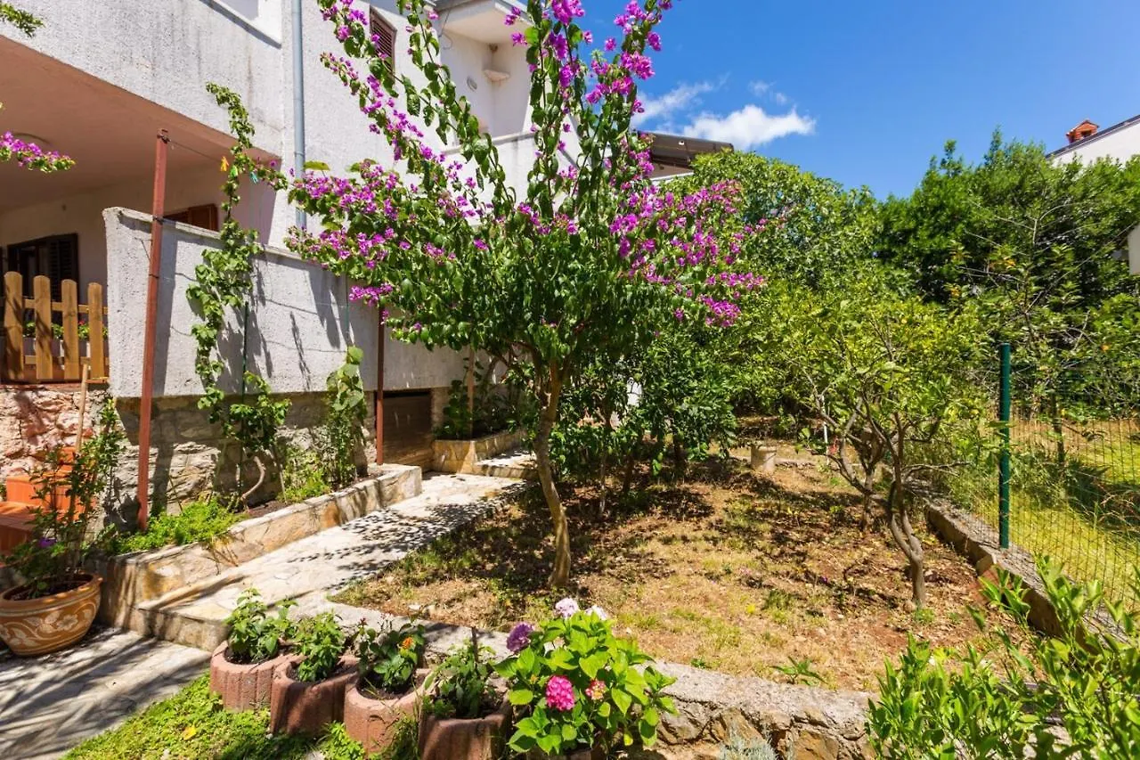 מאלי לוסיניי Apartments Nives, Artatore בית הארחה מאלי לוסיניי