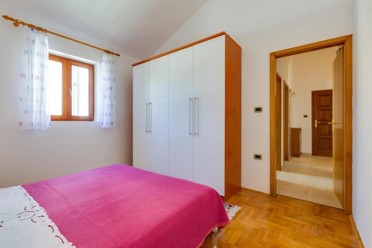 בית הארחה מאלי לוסיניי Apartments Nives, Artatore קרואטיה