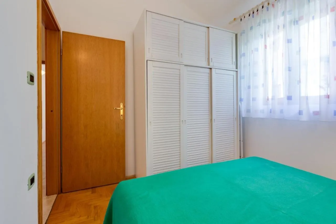 בית הארחה מאלי לוסיניי Apartments Nives, Artatore קרואטיה