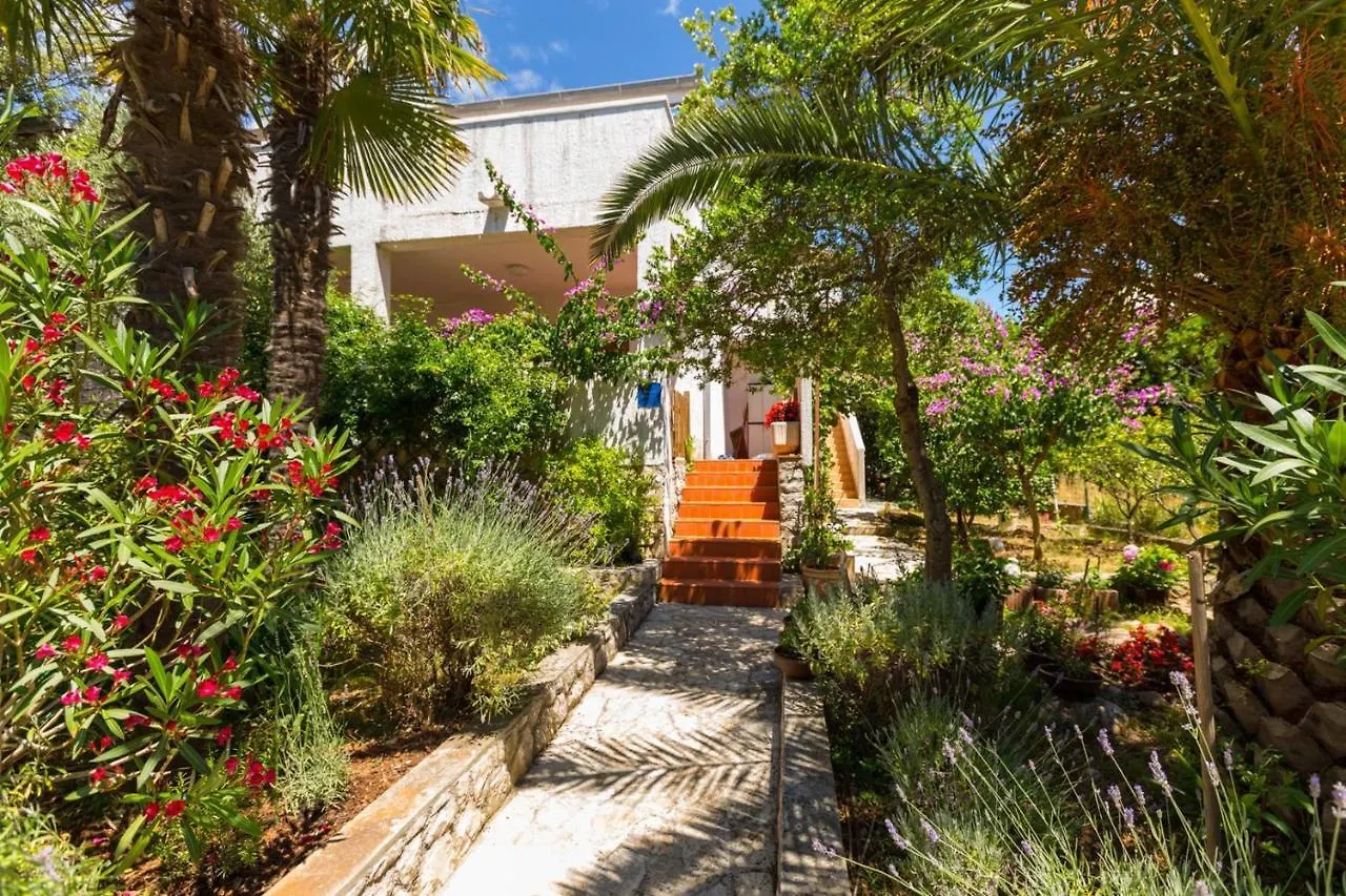 מאלי לוסיניי Apartments Nives, Artatore 0*, מאלי לוסיניי קרואטיה