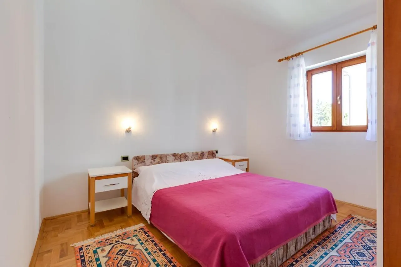 מאלי לוסיניי Apartments Nives, Artatore בית הארחה מאלי לוסיניי