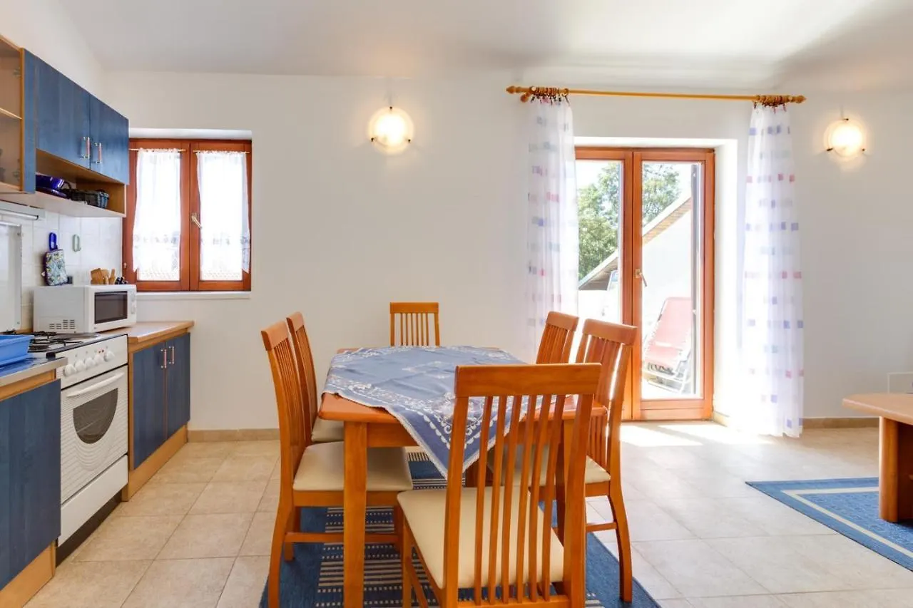 מאלי לוסיניי Apartments Nives, Artatore בית הארחה מאלי לוסיניי