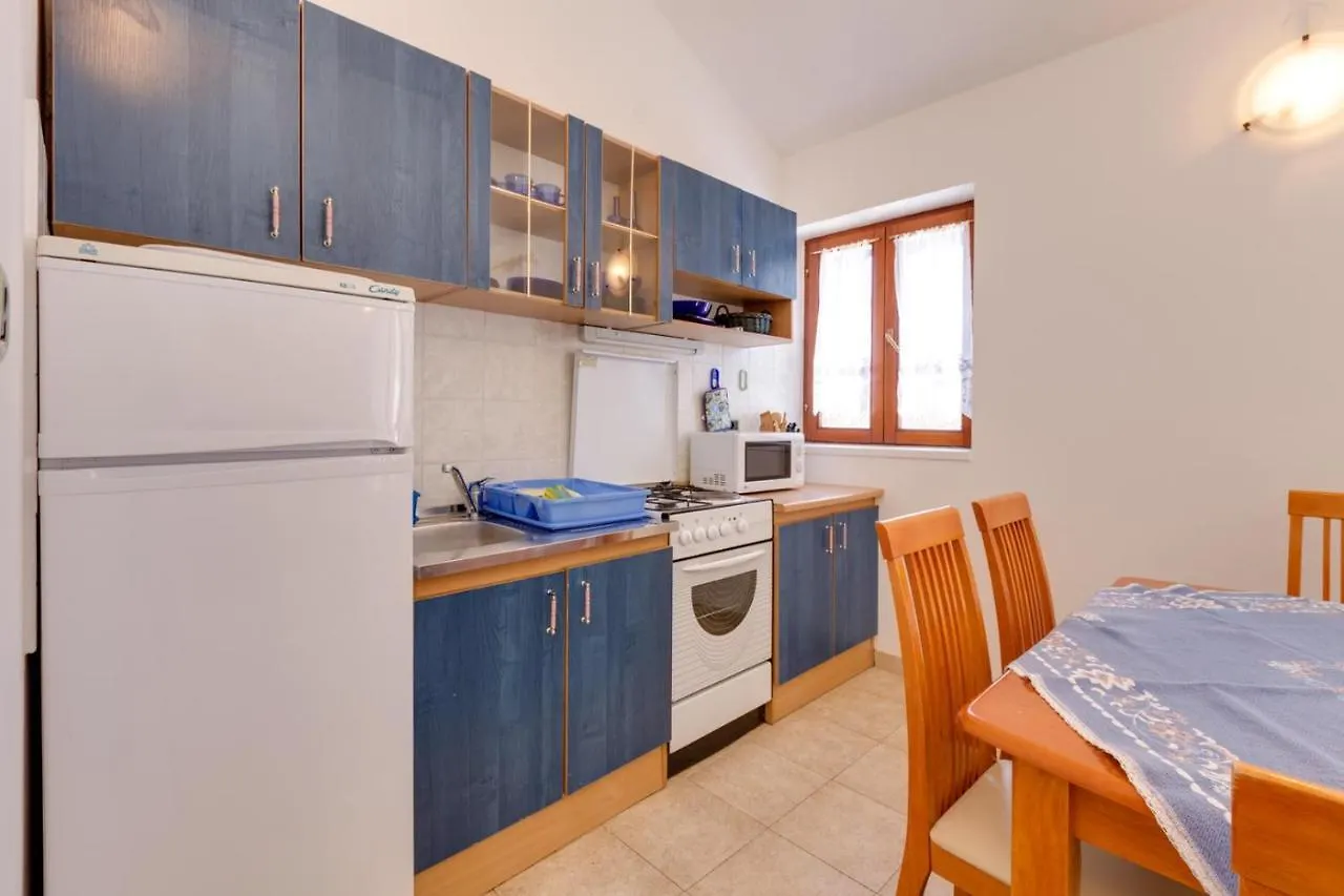 בית הארחה מאלי לוסיניי Apartments Nives, Artatore קרואטיה