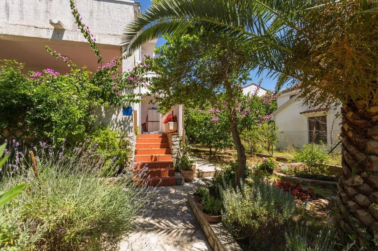 מאלי לוסיניי Apartments Nives, Artatore 0*, מאלי לוסיניי