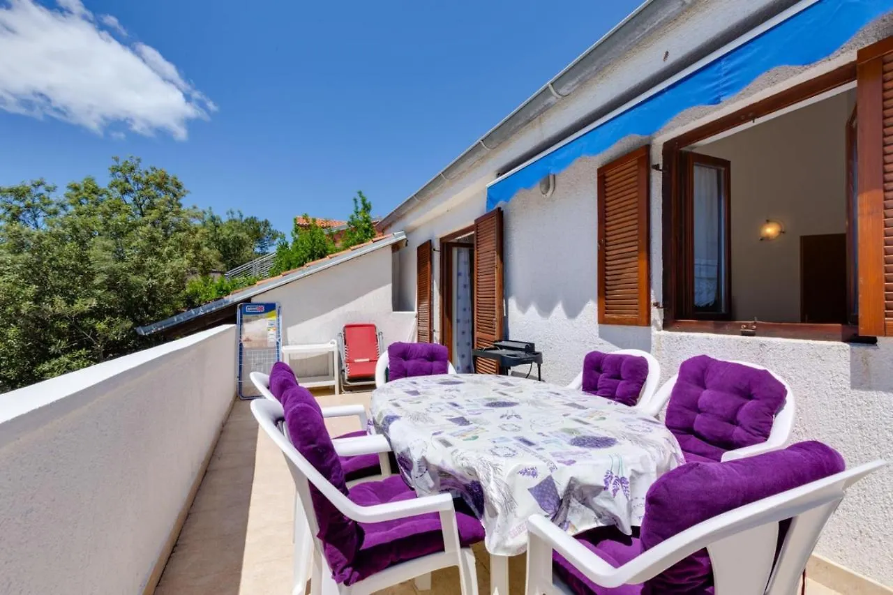 מאלי לוסיניי Apartments Nives, Artatore